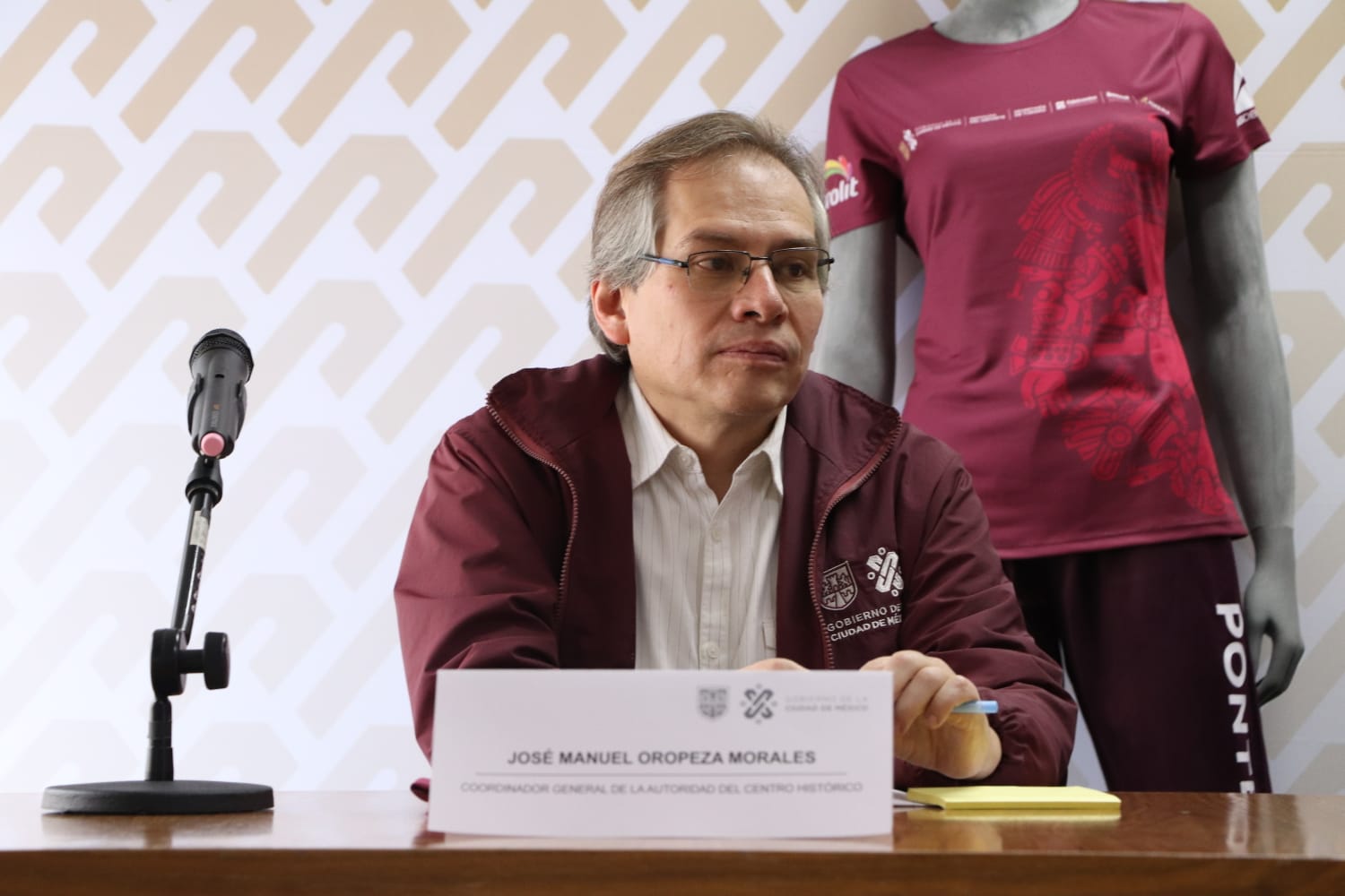 Presentan Playera Y Medalla De La Primera Gran Carrera Del Centro Hist Rico