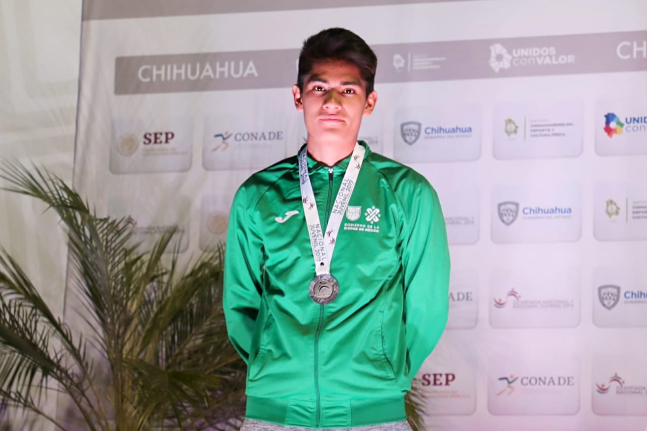 Emiliano Pérez 1500 metros plata.jpeg