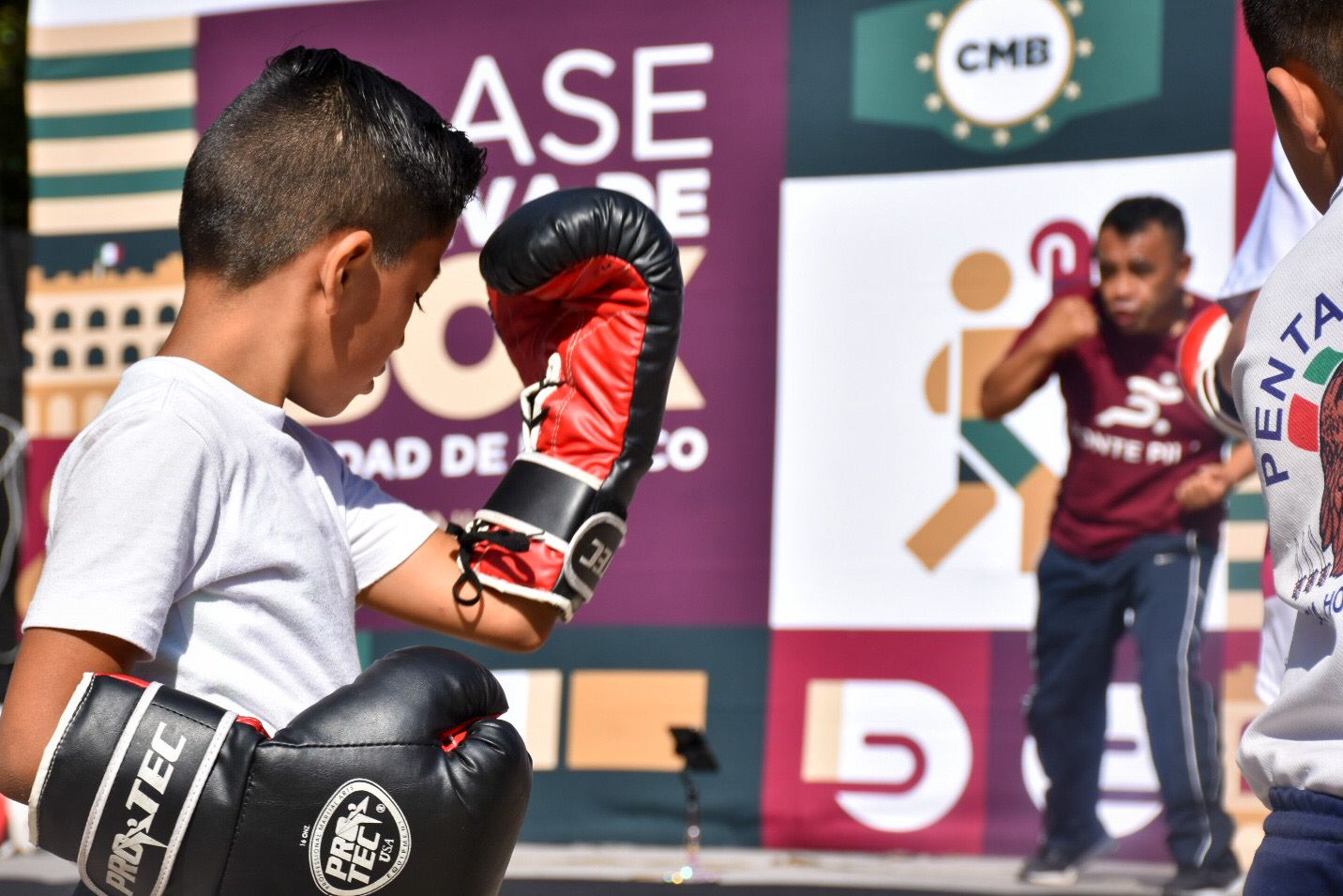Realizan niñas y niños entrenamiento de box con promotores Ponte Pila