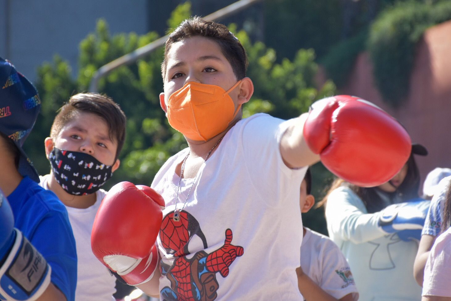 Realizan niñas y niños entrenamiento de box con promotores Ponte Pila
